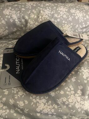 Nautica Navy Blue Men’s Small 7/8 Faux Fur Slippers, women 8.5-9.5, new in pkg.